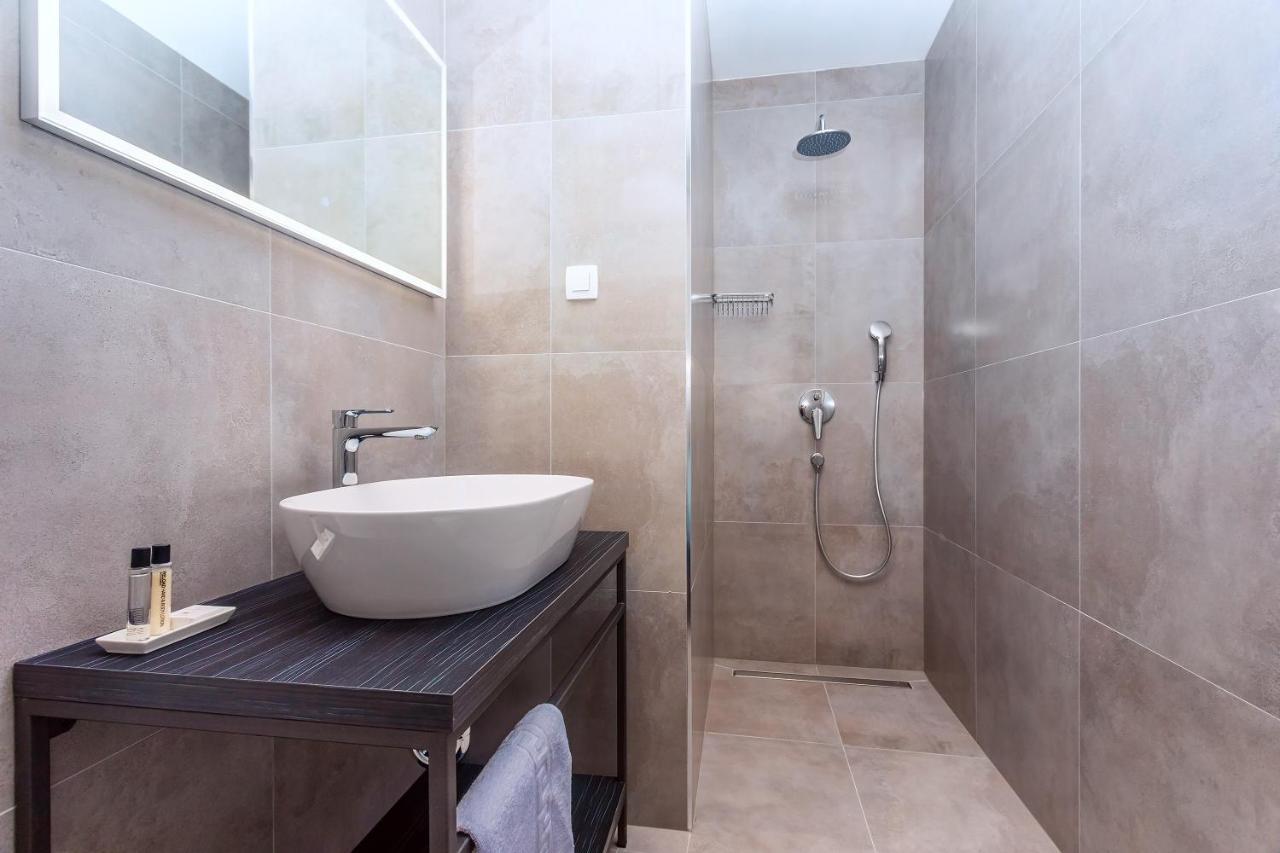 Villa Belvedere With Heated Pool, Billiards, Media Room, Sea Views,10 Pax Omiš Екстериор снимка