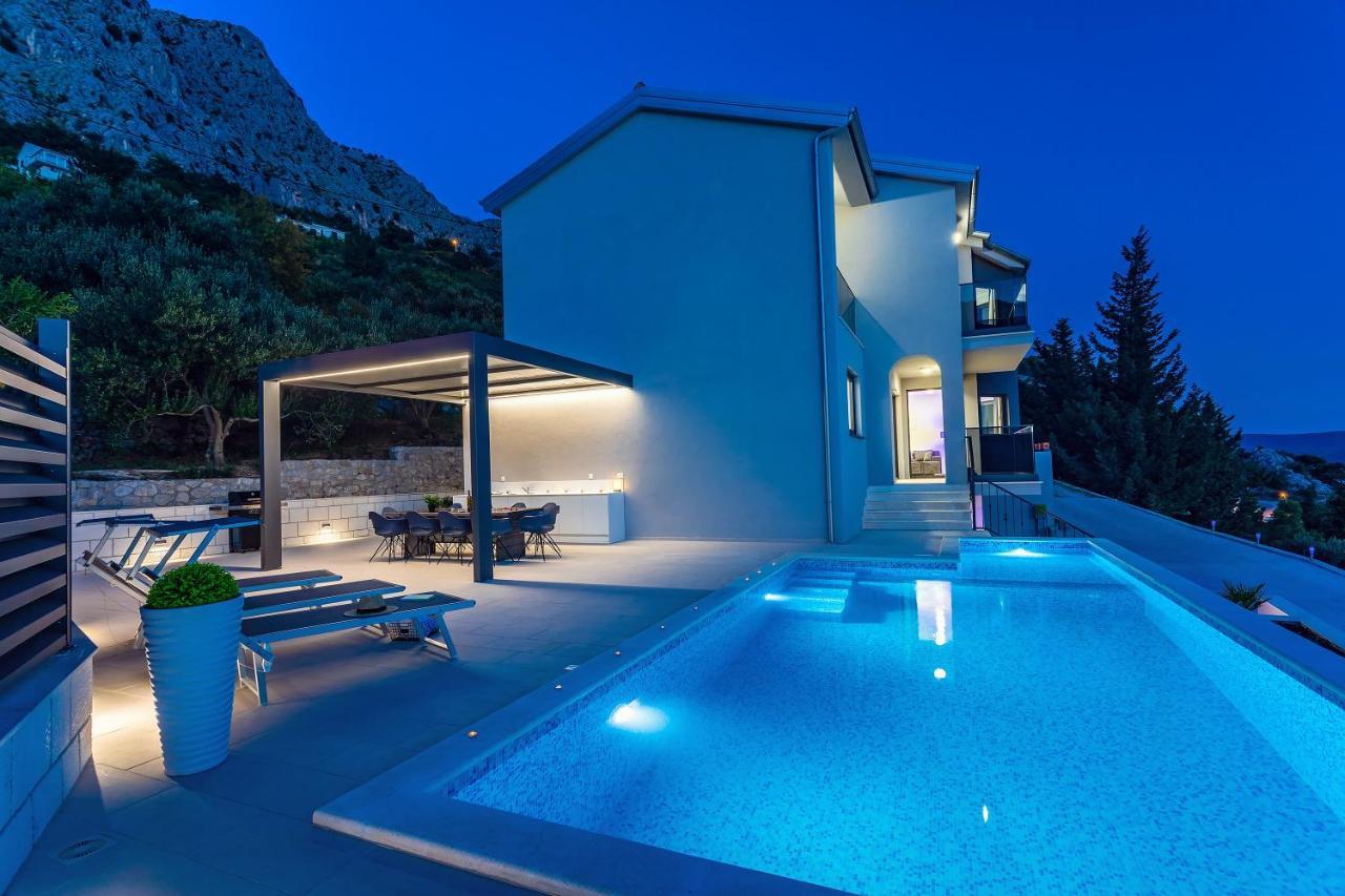 Villa Belvedere With Heated Pool, Billiards, Media Room, Sea Views,10 Pax Omiš Екстериор снимка