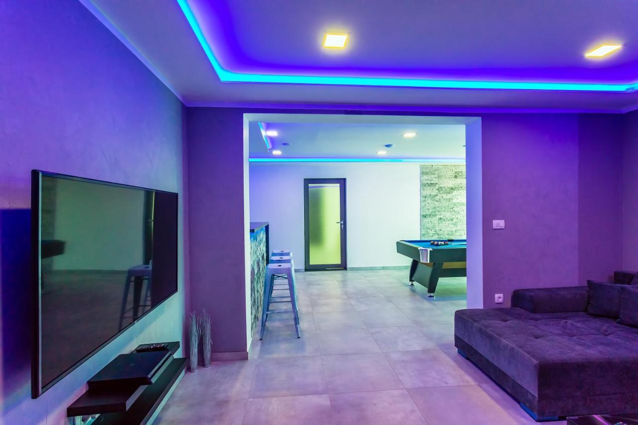 Villa Belvedere With Heated Pool, Billiards, Media Room, Sea Views,10 Pax Omiš Екстериор снимка