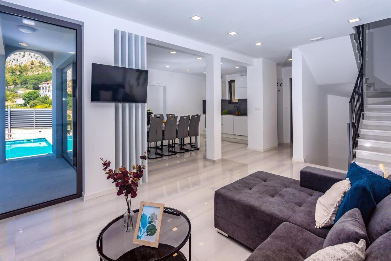 Villa Belvedere With Heated Pool, Billiards, Media Room, Sea Views,10 Pax Omiš Екстериор снимка