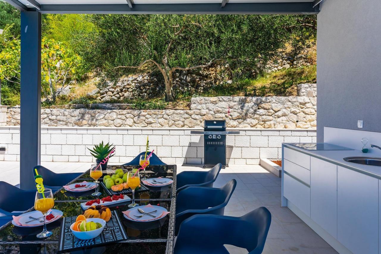 Villa Belvedere With Heated Pool, Billiards, Media Room, Sea Views,10 Pax Omiš Екстериор снимка
